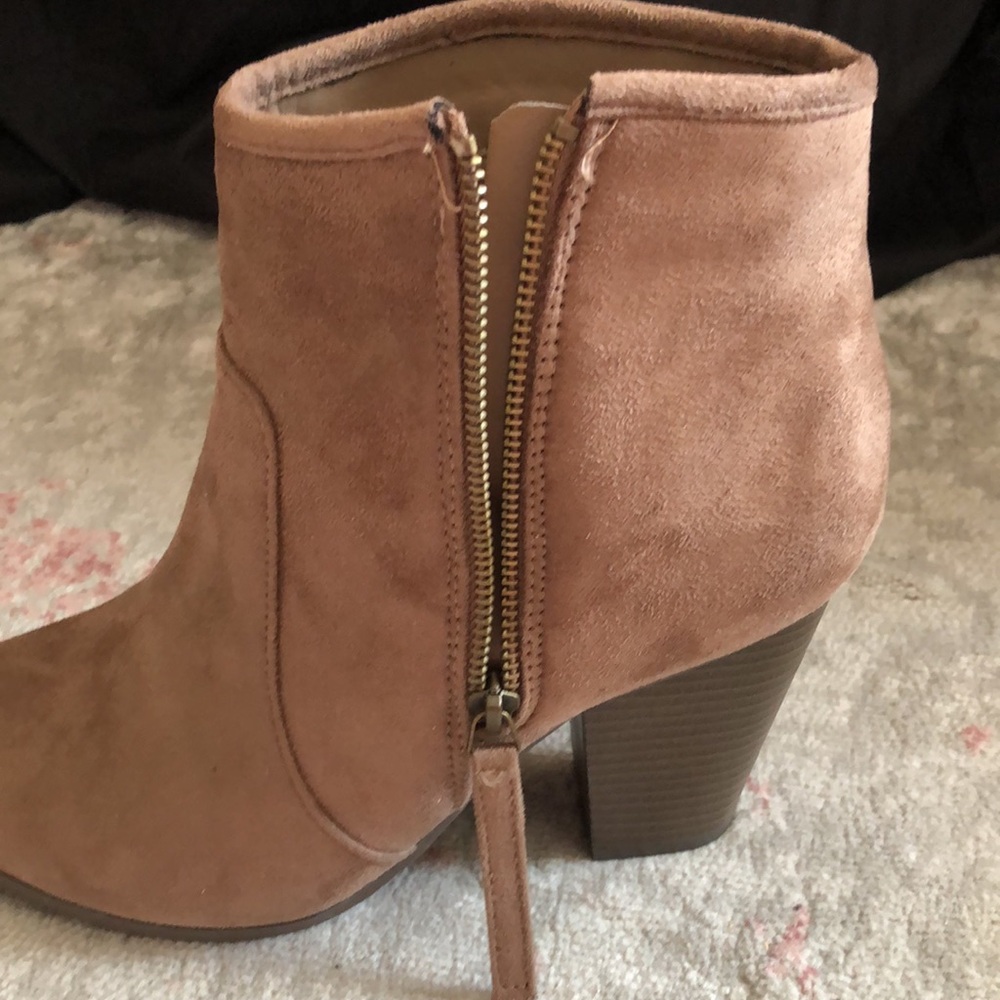 Women’s Wide Width Ankle Bootie - Picture 9 of 10